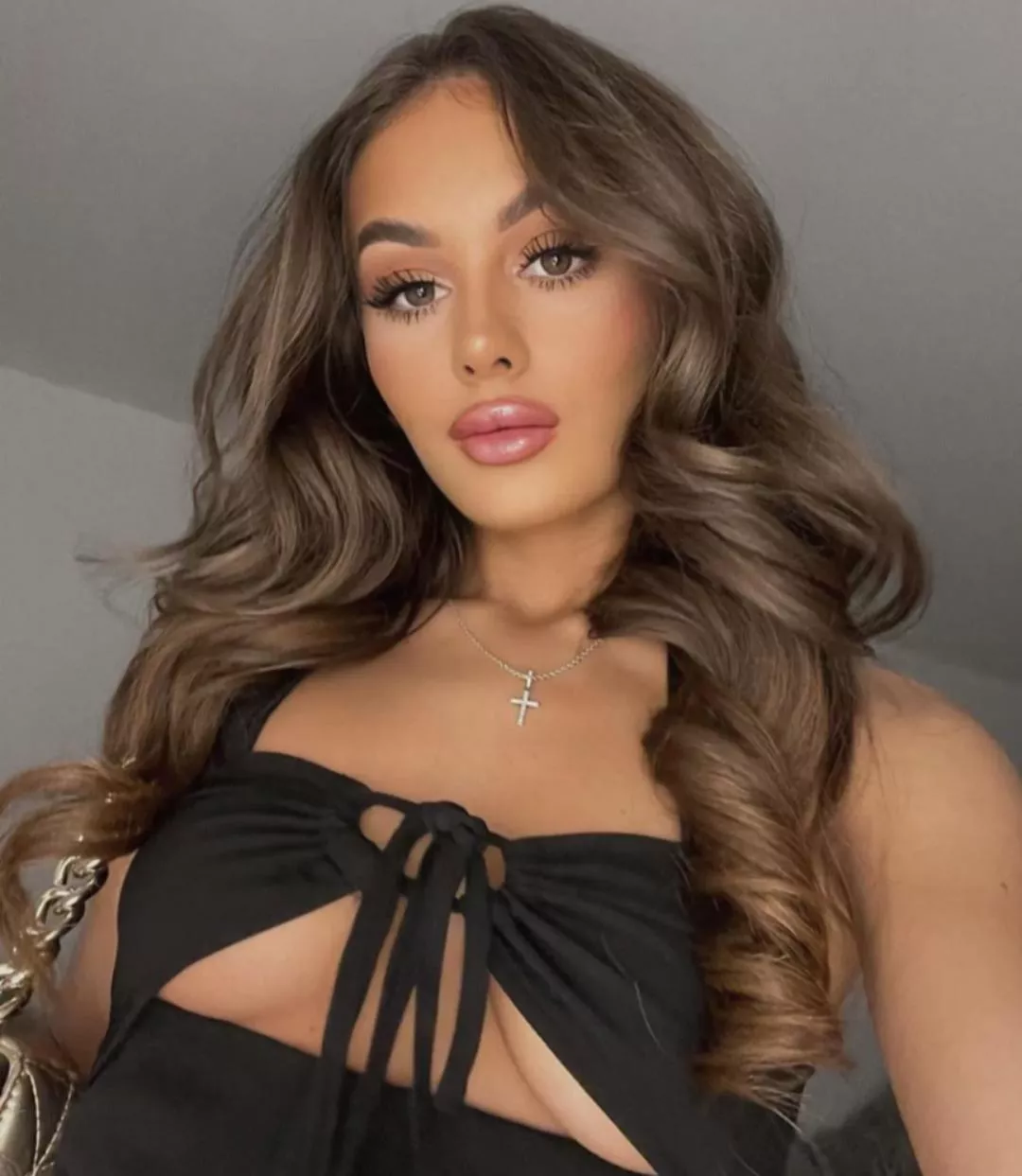 hottie posted by Ok-Ear-1433