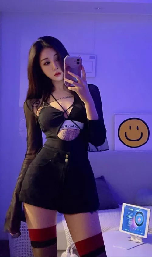 hottie in black. by brownsoul85