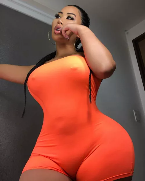 Hourglass figure by ManyFlavors