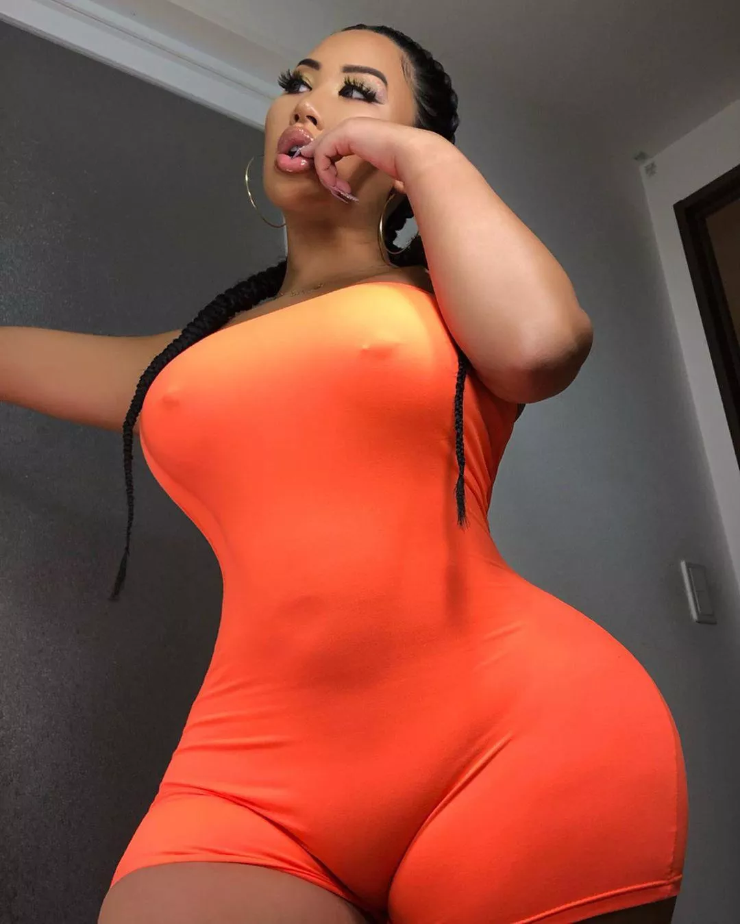 Hourglass figure posted by ManyFlavors