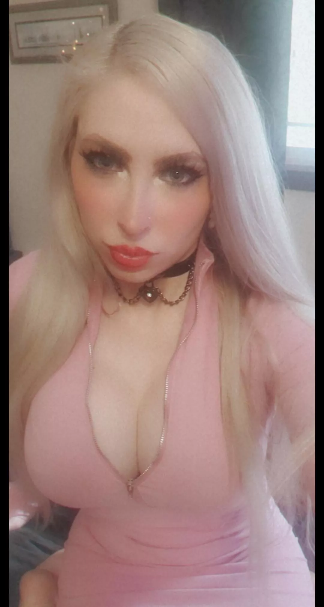 hourglass figure 🖤 posted by pinkprincesszee