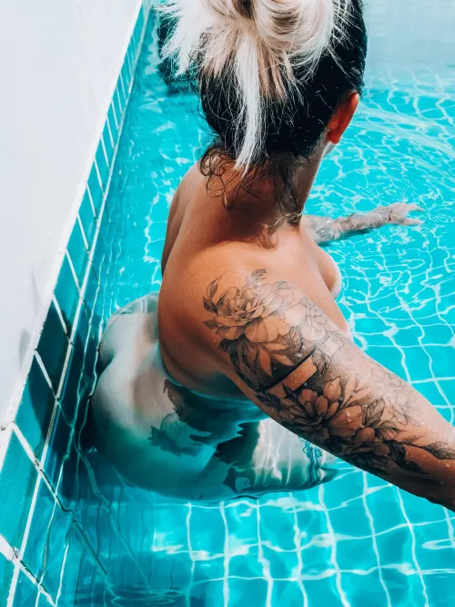 How about these tanlines? by NiikaCorso