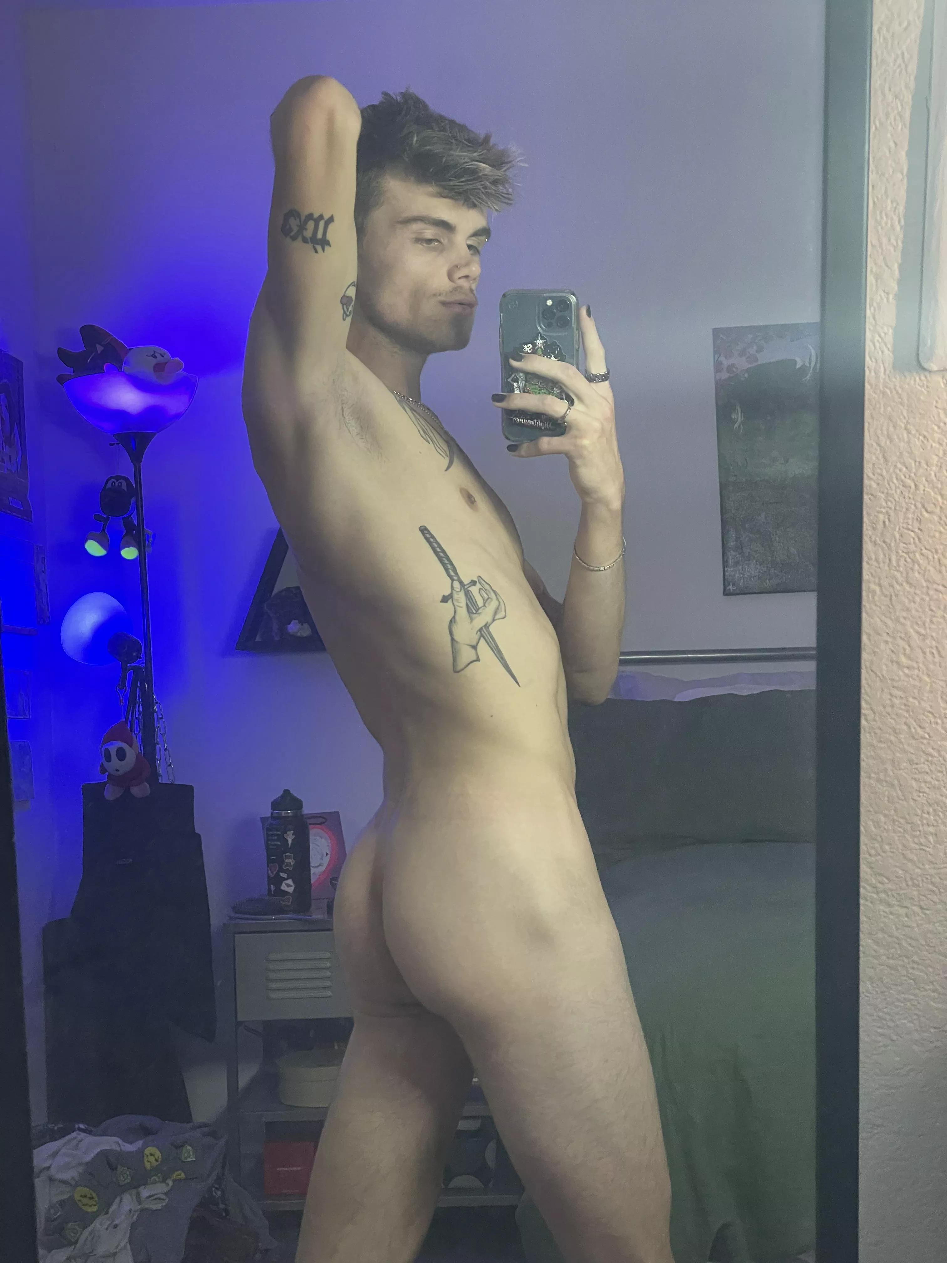 How cute’s my butt? ☺️ posted by aceheartbreak