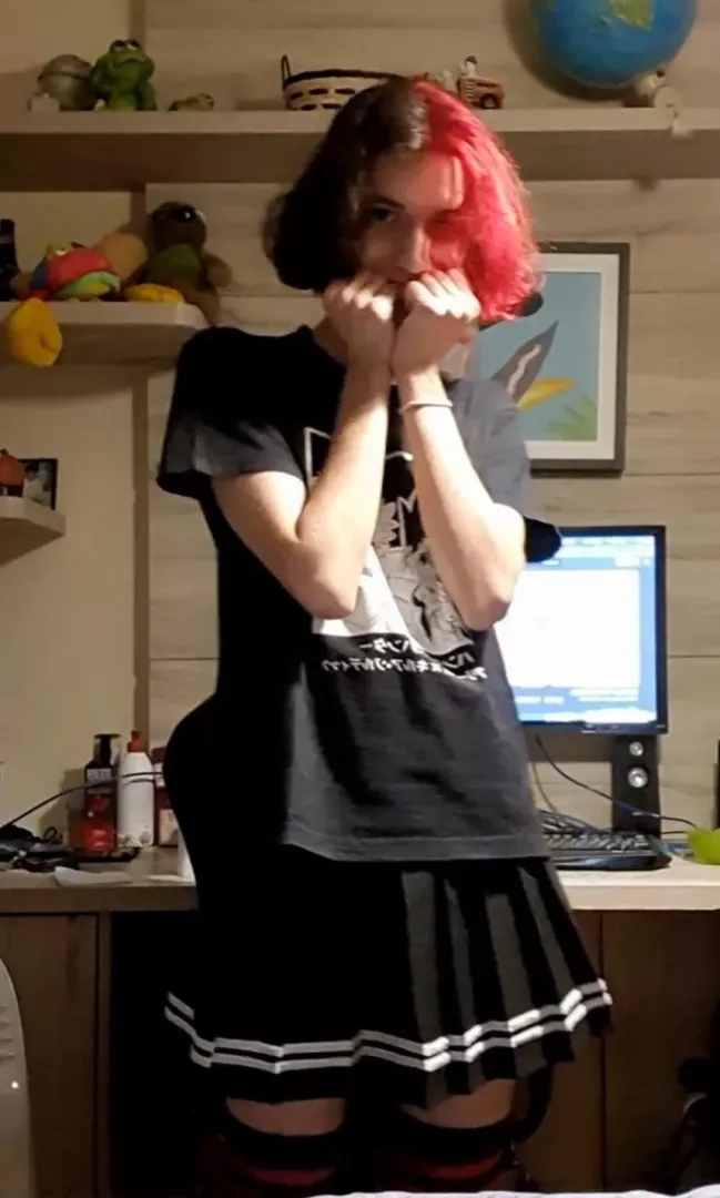 how do i look? >.< posted by lann_kip