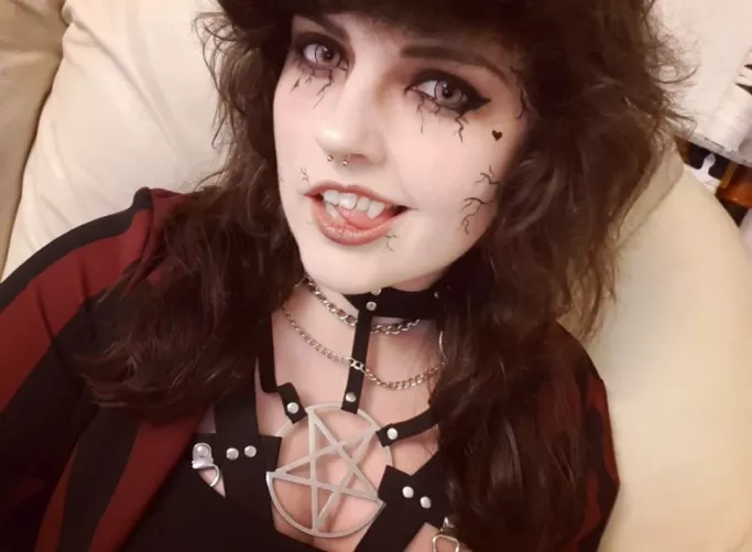 How do you feel about this make up style? by call_me_pup