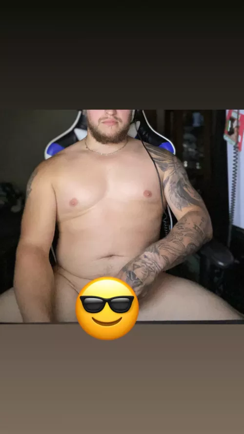 How do you game? 🤣😉 by Mcflinchy616