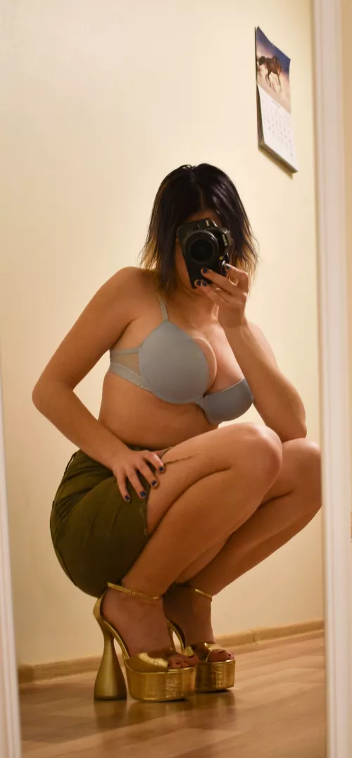 How do you lik emy tight skirt and high heels combo? by xtraheatvorogue