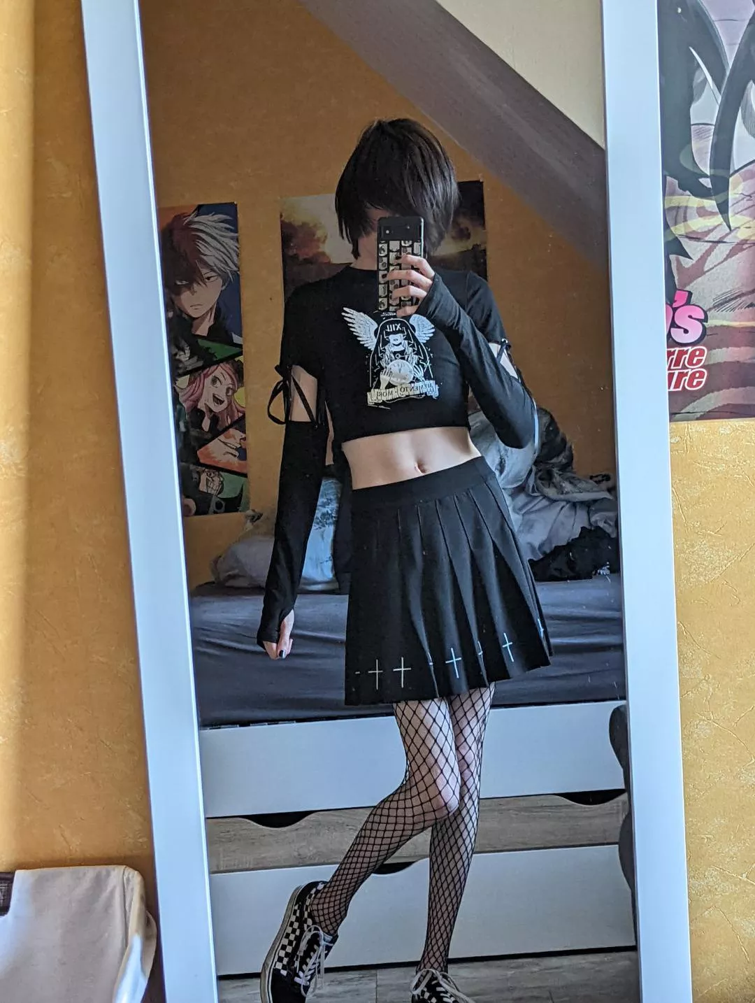 how do you like this outfit? 🖤 posted by FemboyTarion