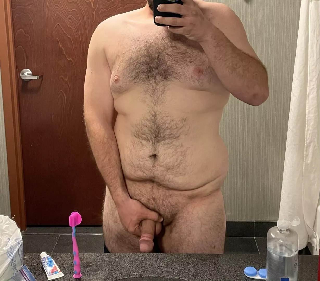 How fuckable is this chubby DILF? posted by ThiccDaddy15