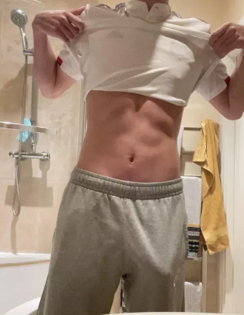 How many inches do you think I’m hiding under here? by CityBoyOscar