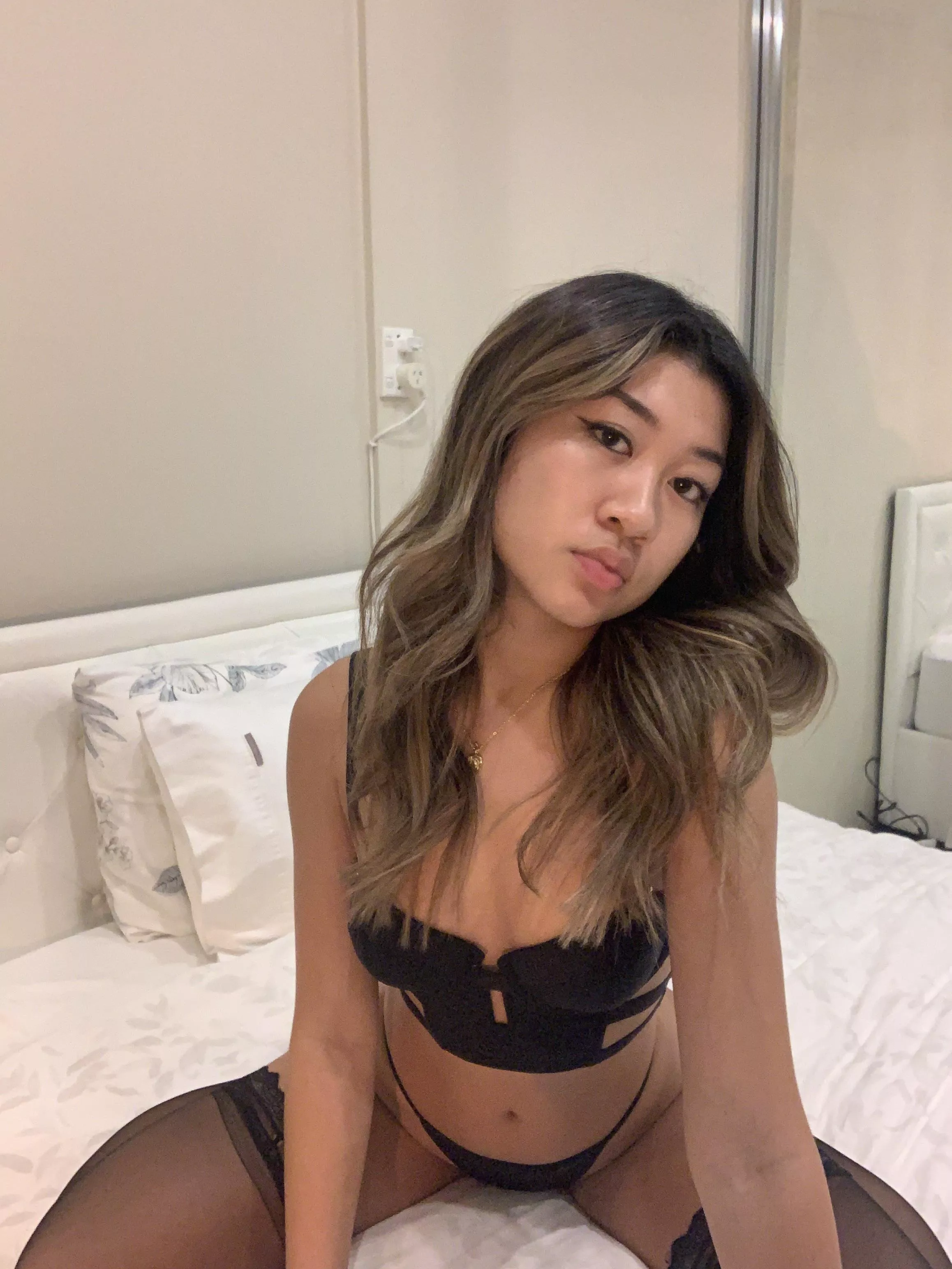 How many of you would fap to my nudes if i sent you some now? posted by ztozini