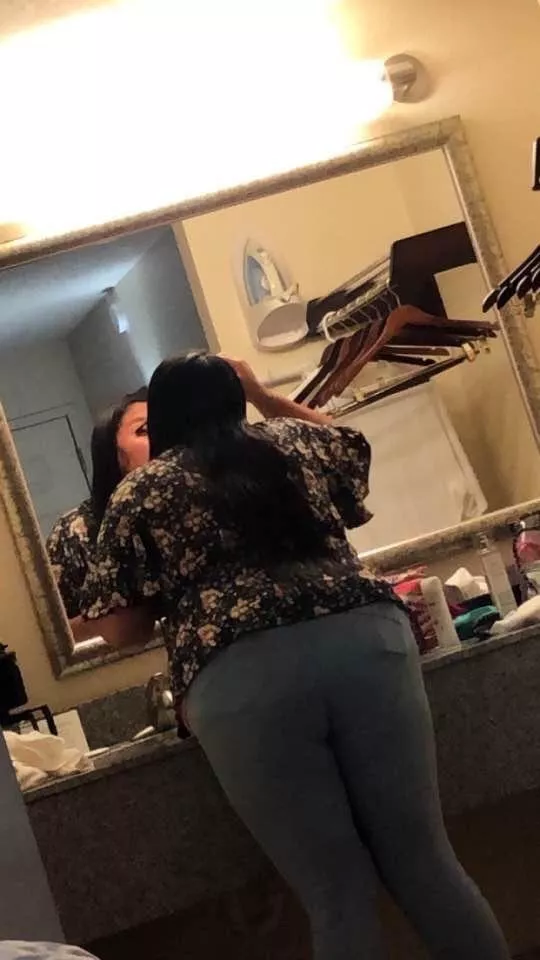 How would you fuck my moms fat ass😍😍😩 posted by Myauntsarehot