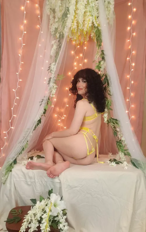 How would you worship the soles of a goddess? by lemmonpussy