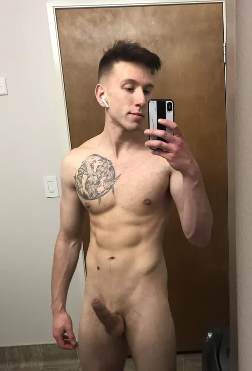 How’d you feel if you saw me at the gym like this? [M] by chipxlte