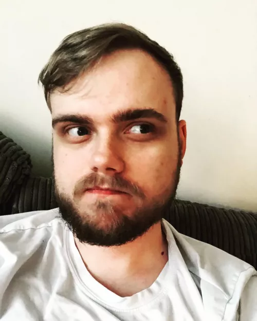 Howdy what gaymes wee playin ? :) by Macmac95