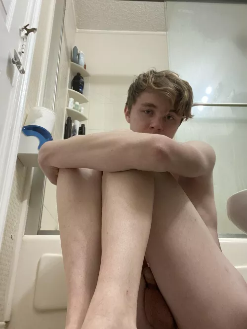 How’s everyone night? I hope it’s going great 😊 by Femboiii18