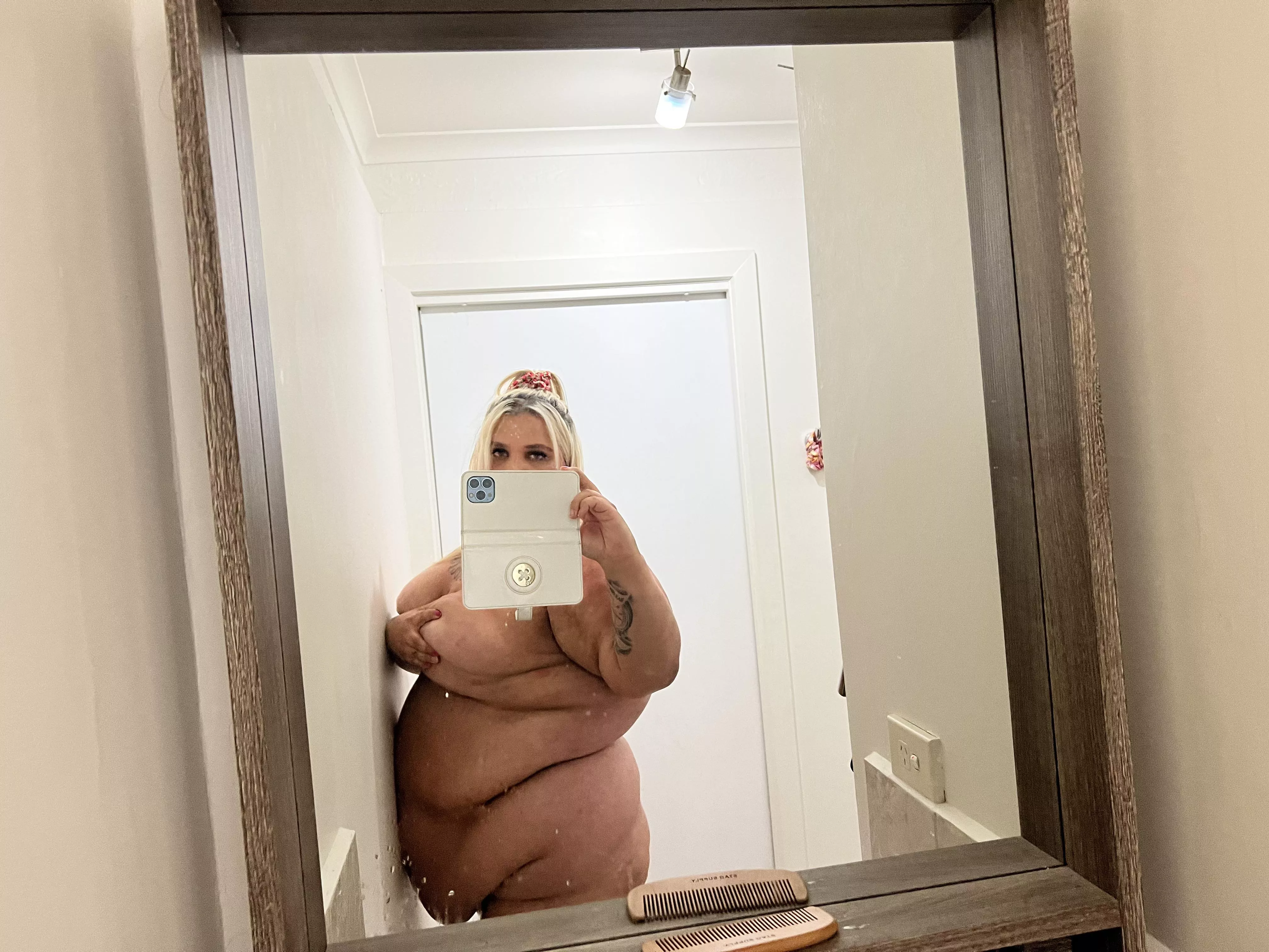 How’s everyone’s day going xx posted by Jessicaxo-of