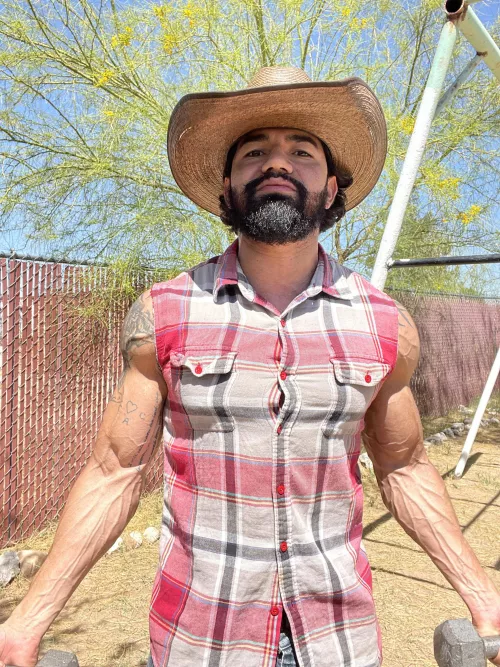 How’s my arms looking ? by Thecompasergio