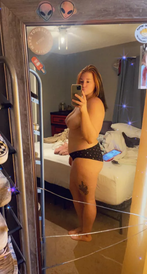 How’s my body shape? 🙂 by Baybgirl97