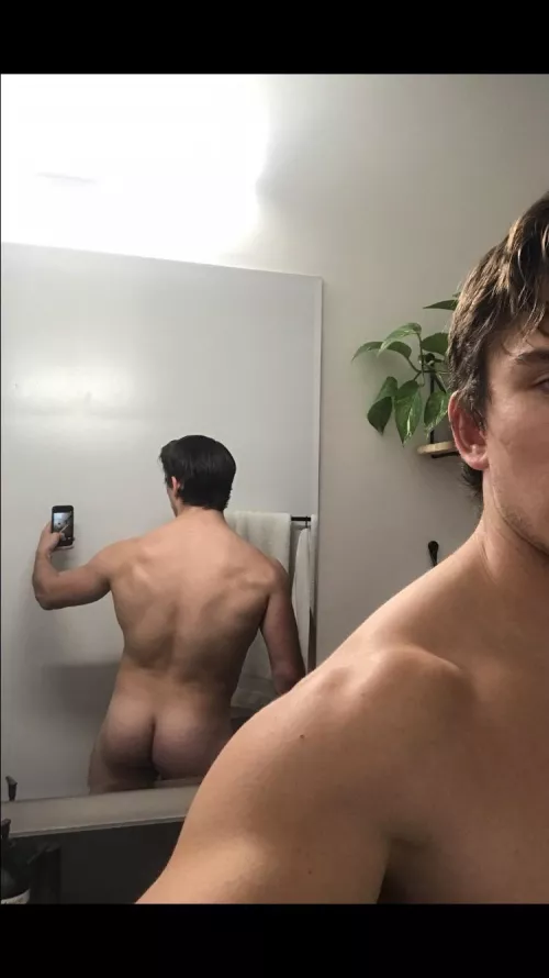 How’s my butt? I can squat 350lbs so I hope it’s decent… by Remote_Ad_1413