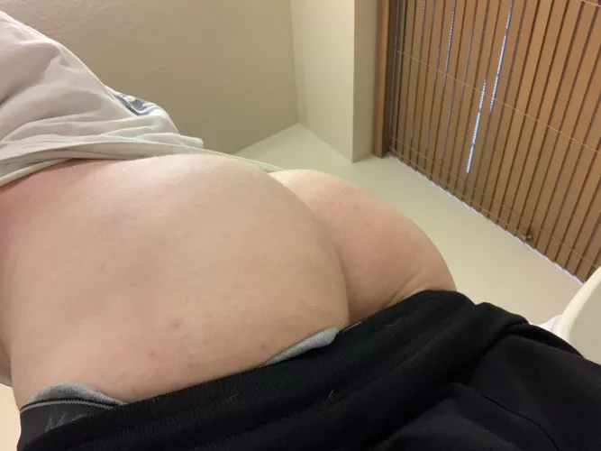 How’s my glute pump? by SaucyCh1ckenNugget