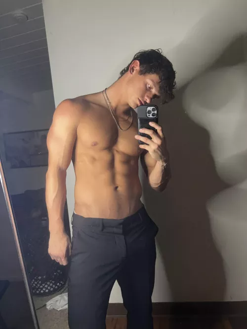 How’s my selfie? by SnooHabits2301