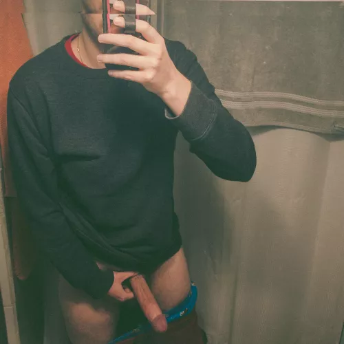 How’s my size? by dickphotographer