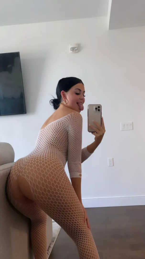 how’s the angle? posted by Sarahbaileyy