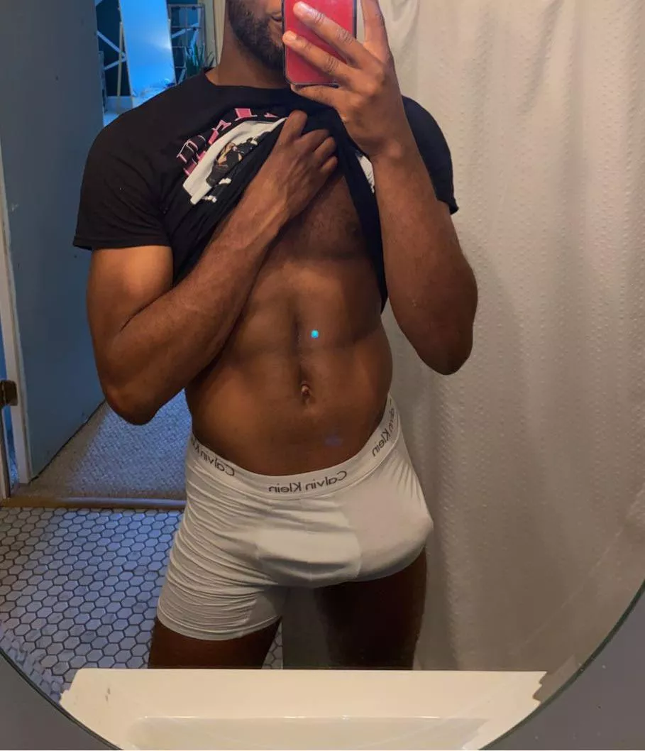 how’s the bulge? ;) posted by dl_jock3