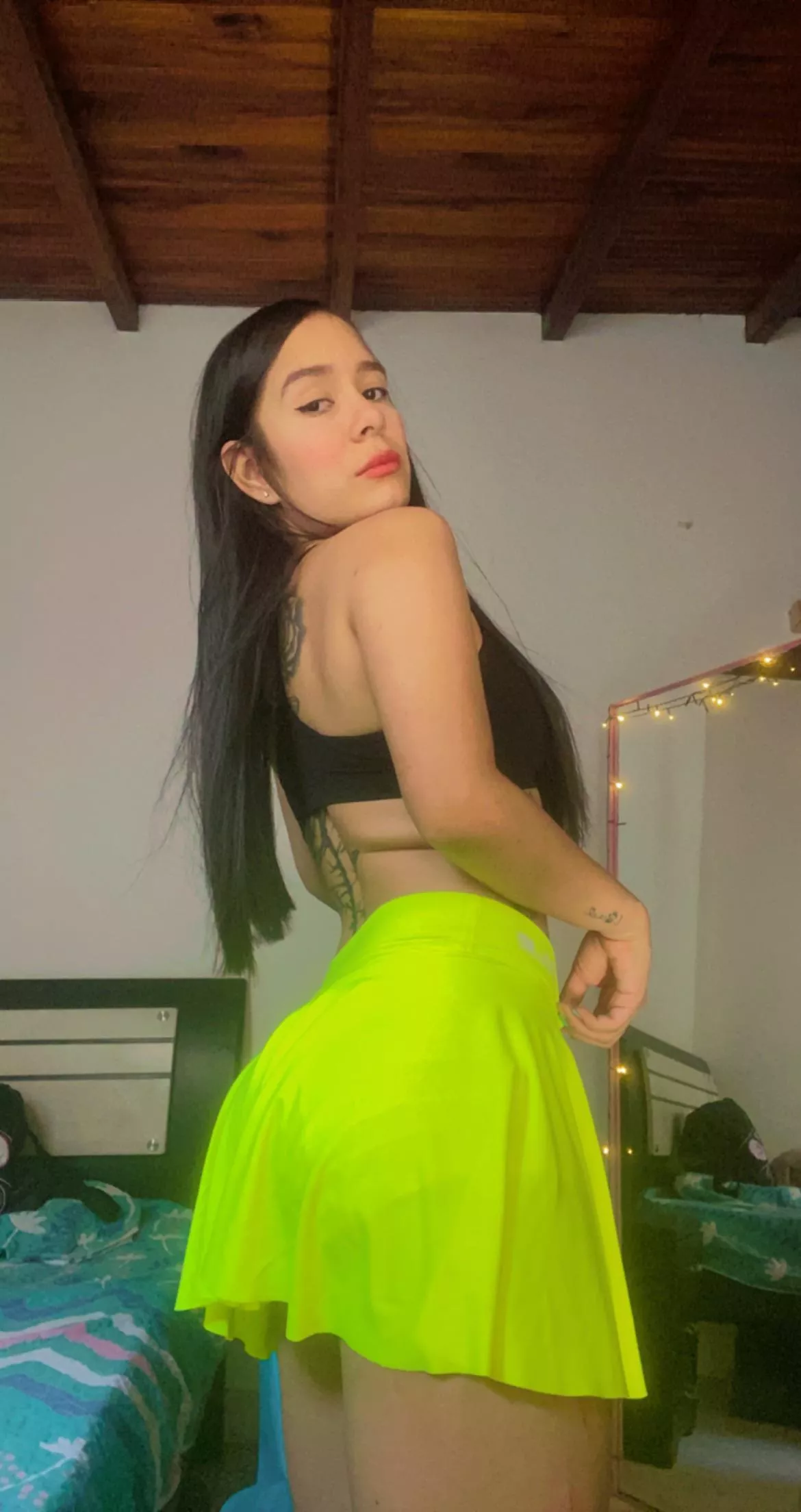https://chaturbate.com/avrillopez/ posted by avrillopez