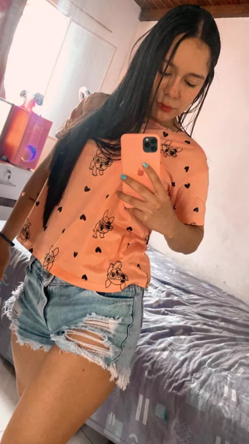 https://chaturbate.com/avrillopez/ by avrillopez