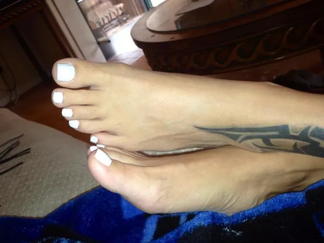 Hubby said he’ll let u leave ur warm lotion on my feet. Any takers by Princessmilffeet