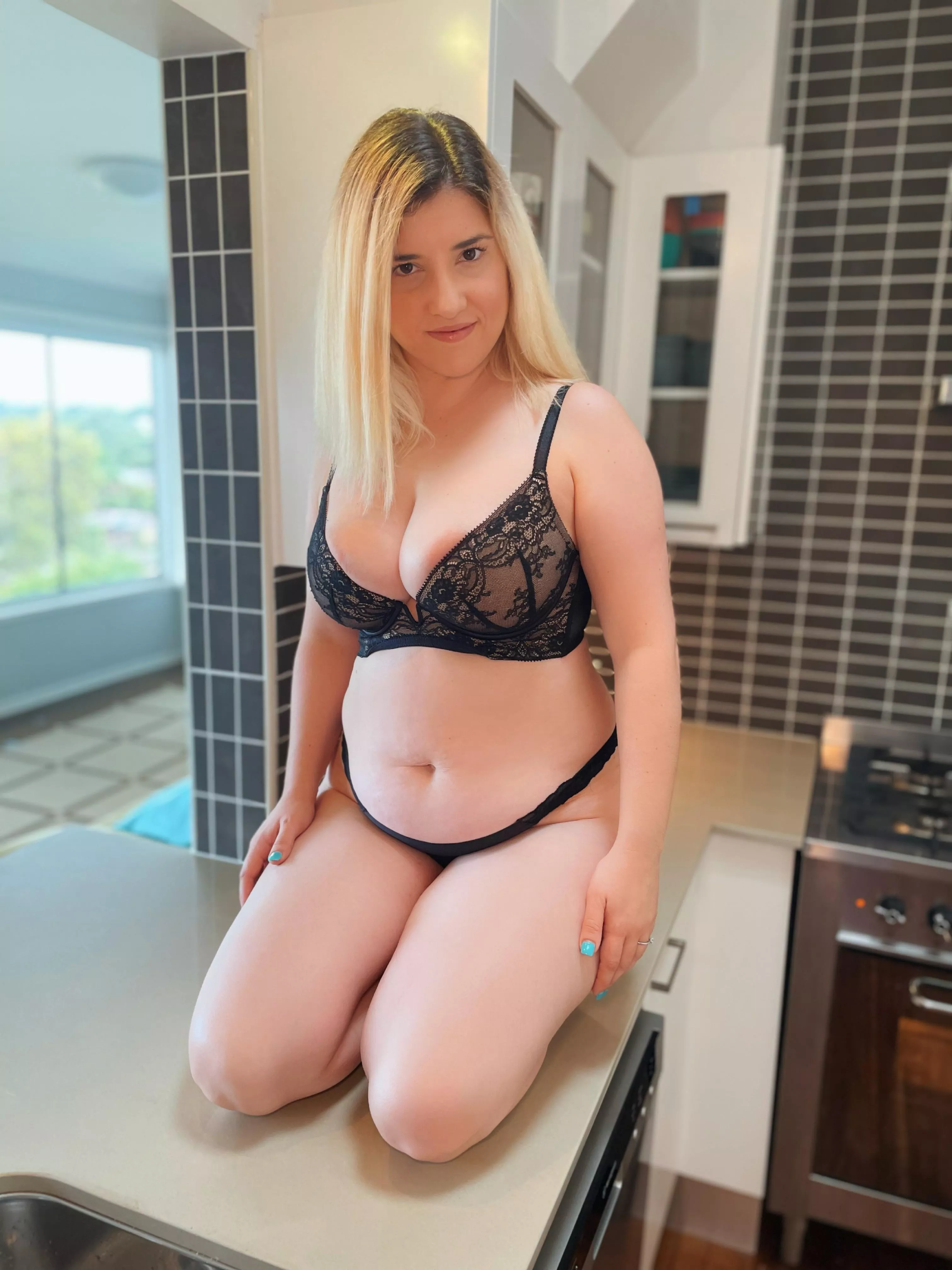 Hubby tells me my mummy tummy is hot.. but I'm not so sure 😕 posted by adventuroussidelines