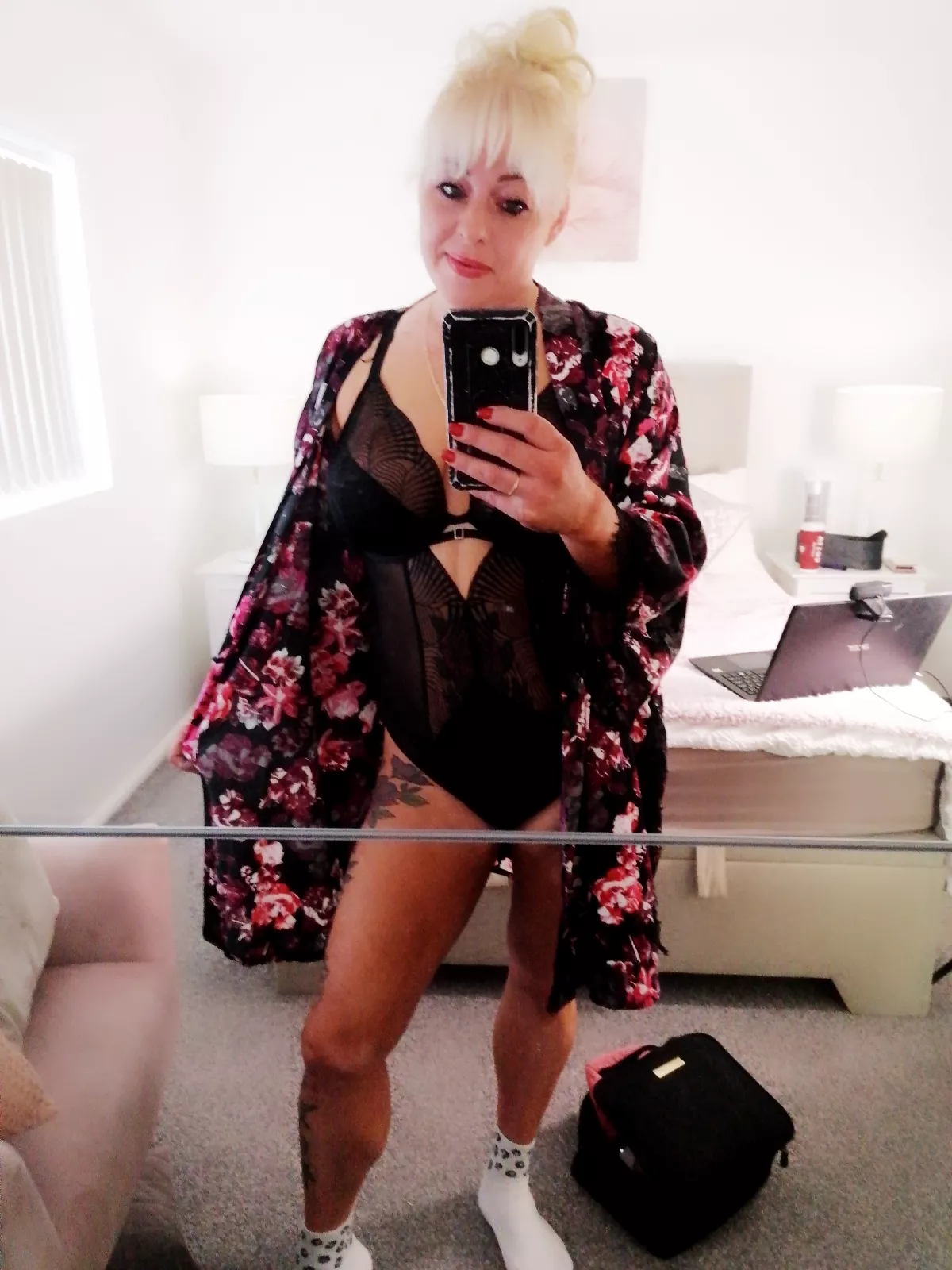 hubby's at work are you coming to play ? posted by Yorkshiremilf