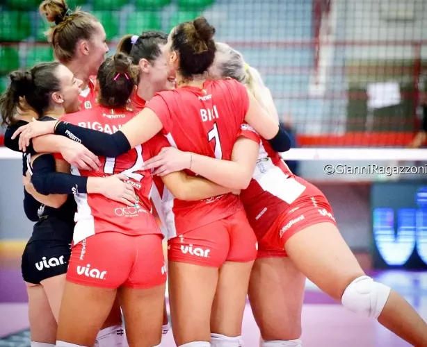 Huddled up by ohjioh