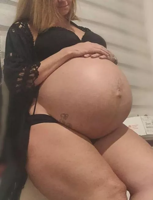 Huge round belly by longjohn410