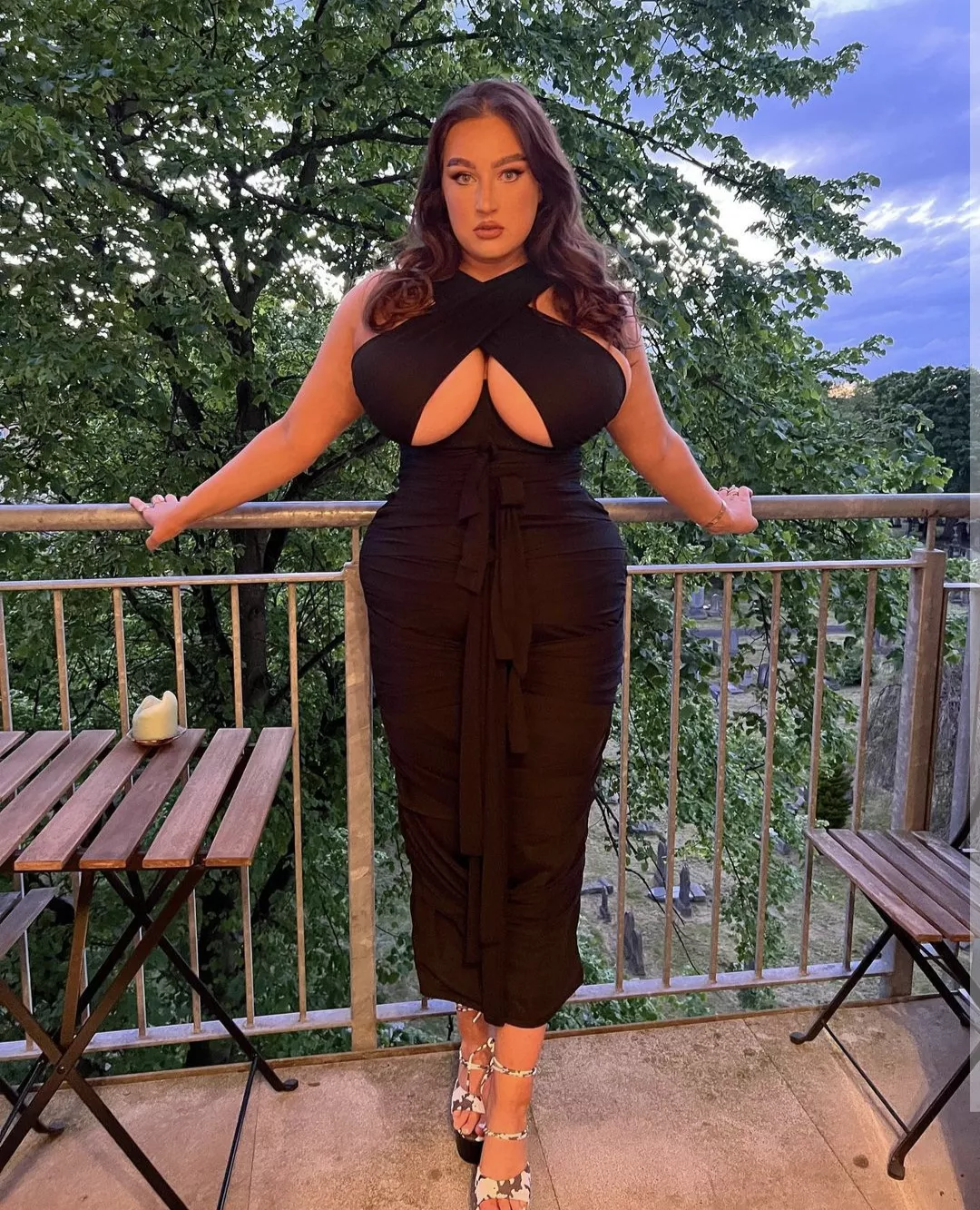 huge tits 🥵 posted by explorer_indi