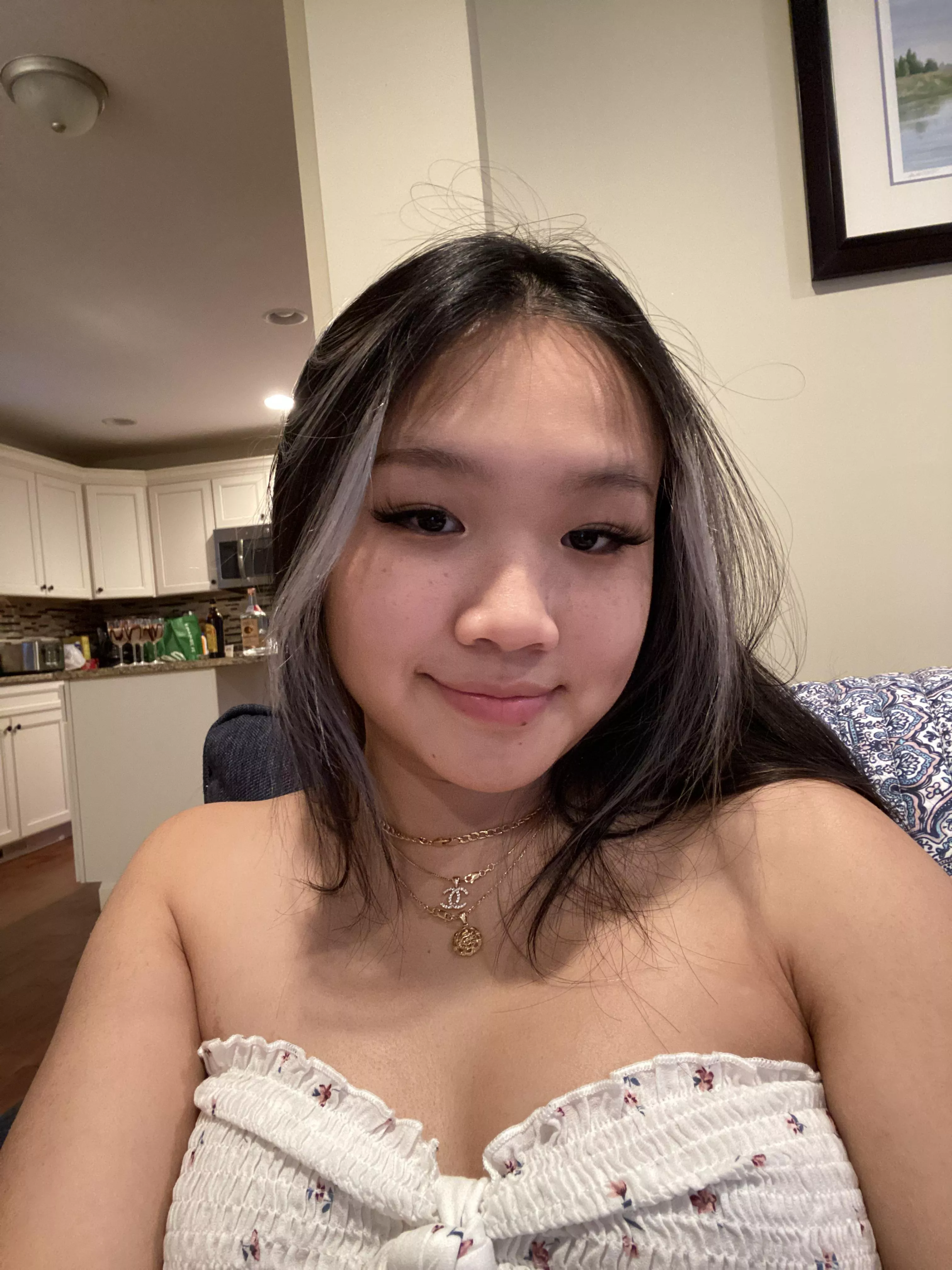 Hulllo posted by Linhly_Twitch