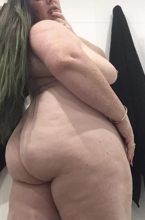 Humble offering of booty pic and side boob by mumma-bat