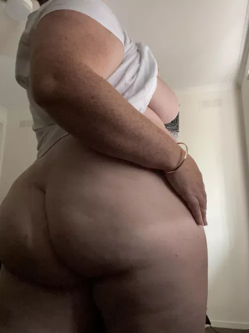 Hump day; my favourite day of the week 🖤 by mumma-bat