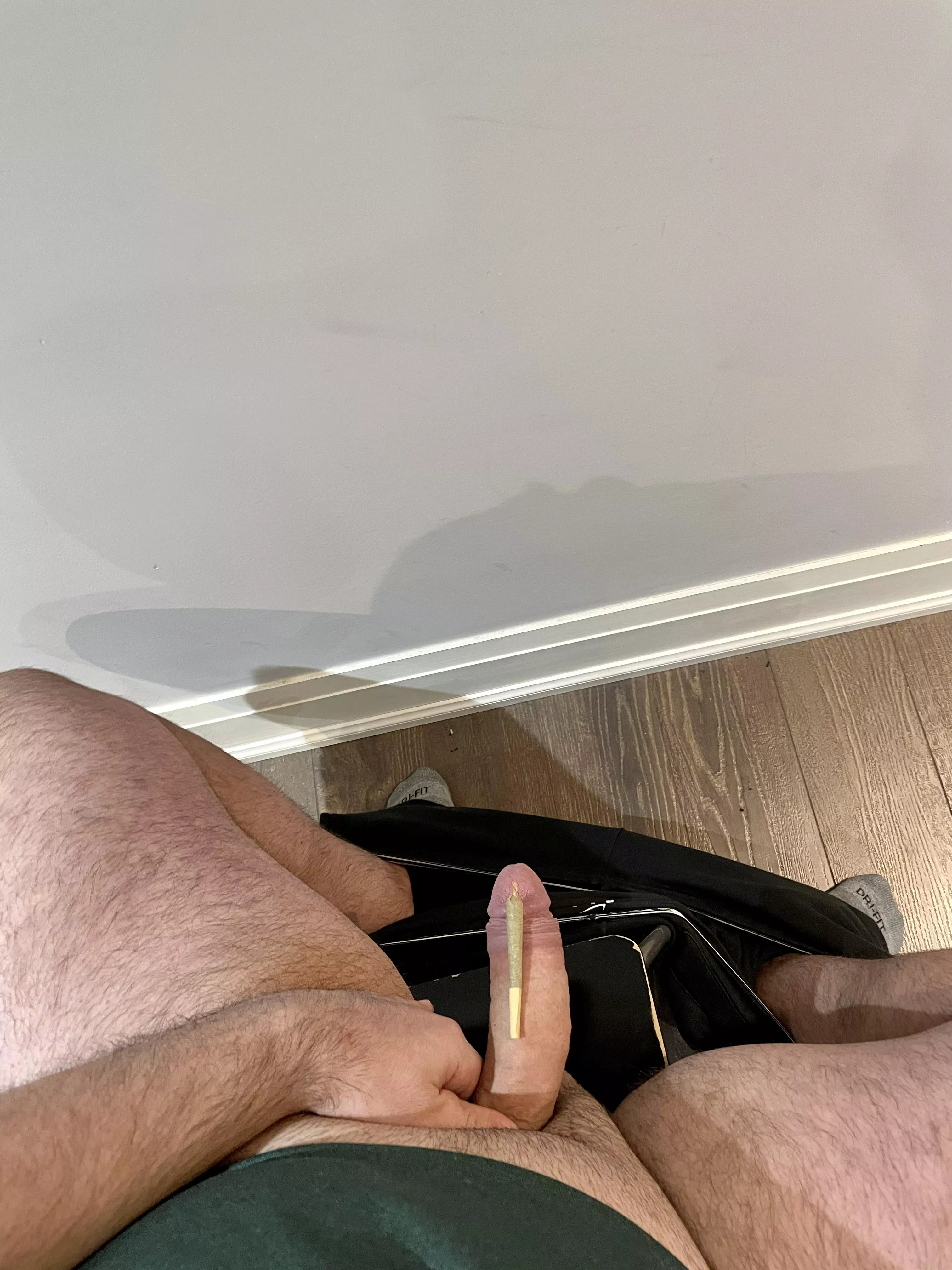 Hu(m)pday - what better day for a 1g joint :p posted by Known-Ice8090