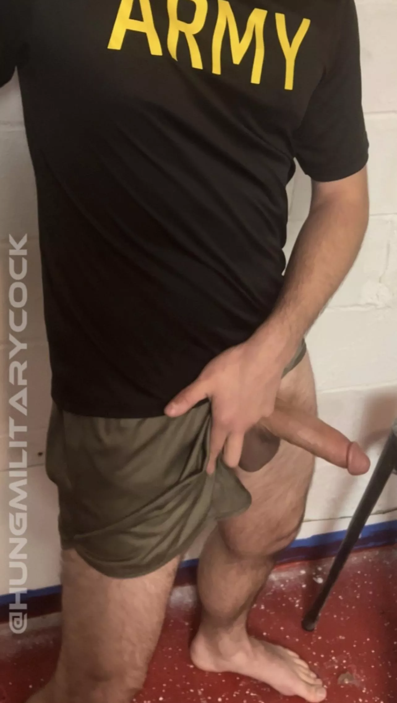 Hung alpha army stud posted by Hungmilitarycock