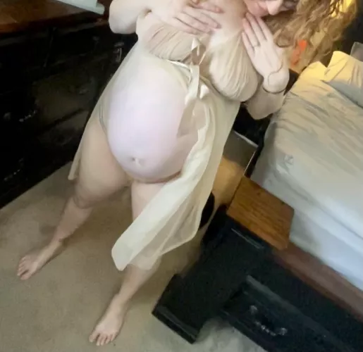 Husbands asleep and mommy needs attention. by stellabear88