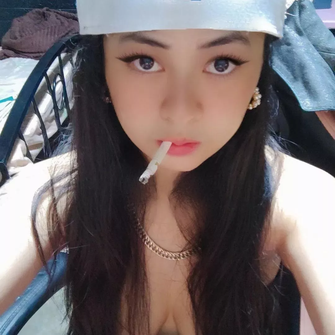 i accept custom/videocall session .. just dm me .. also follow my ig @smoking_tamtam posted by smoking_tamtam