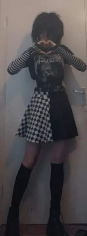 I ain’t missing Femboy Friday this time! More hearts!!! 🖤🤍🖤🤍 posted by Sharp_Type_1845