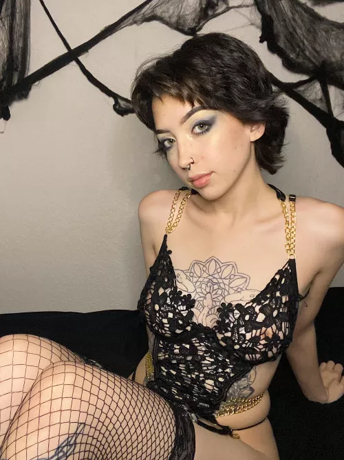 i always lose my fishnets before i get a chance to wear them 😩 not this time by onyxrivera