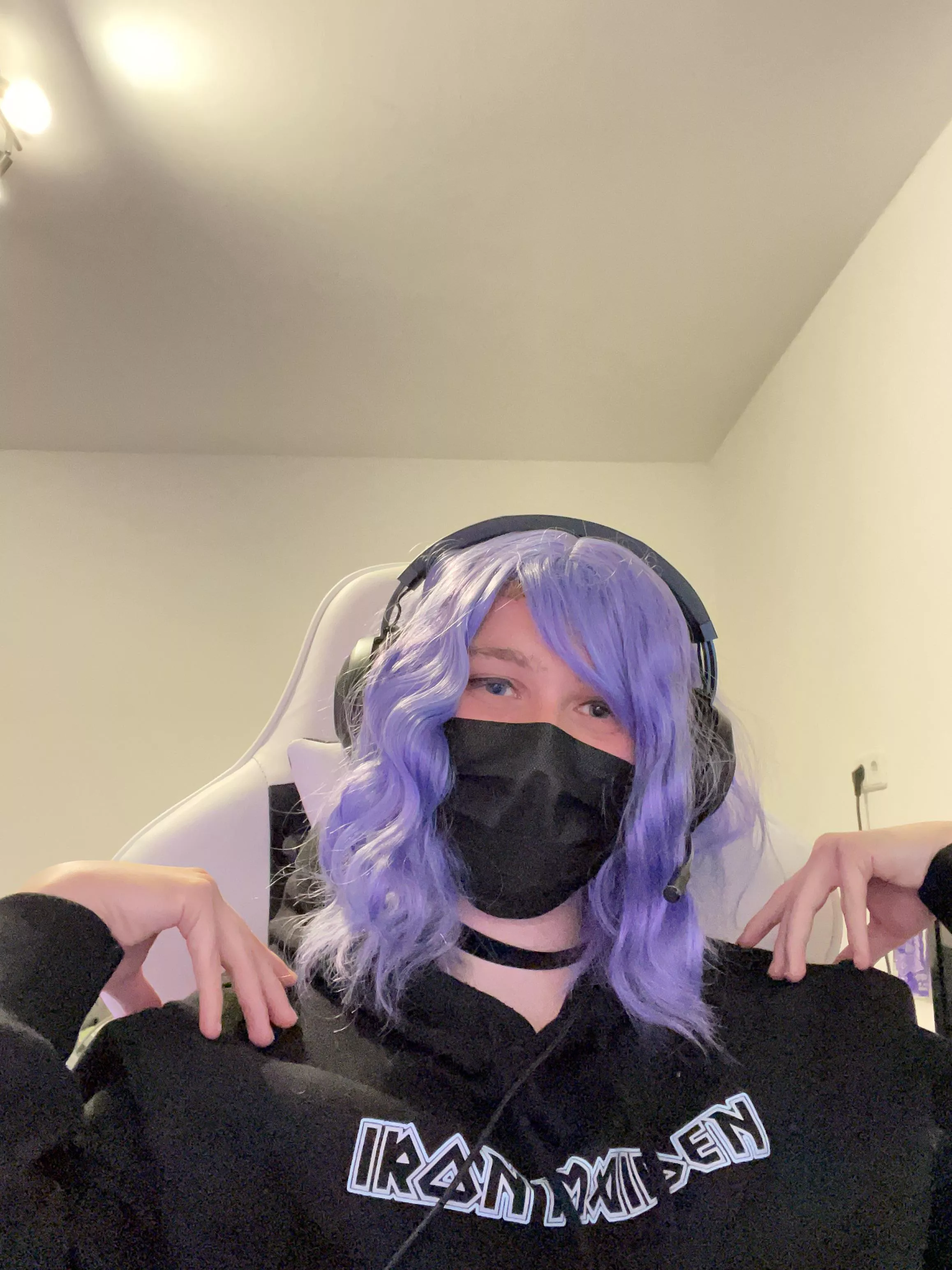 I am a fake gamer girl, will you carry me? 🥺 posted by Hanna-Femboy