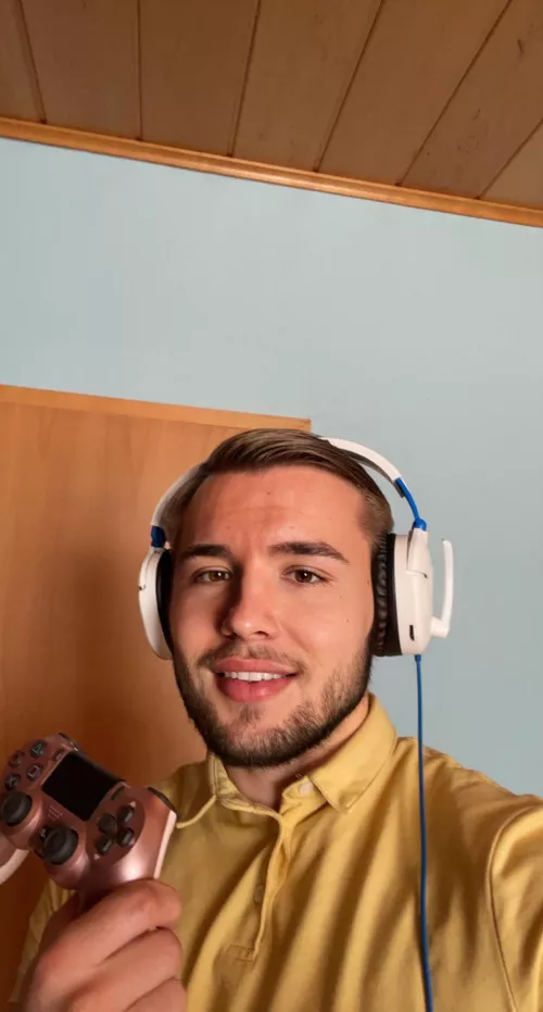 I am ready to play by blondboyjan