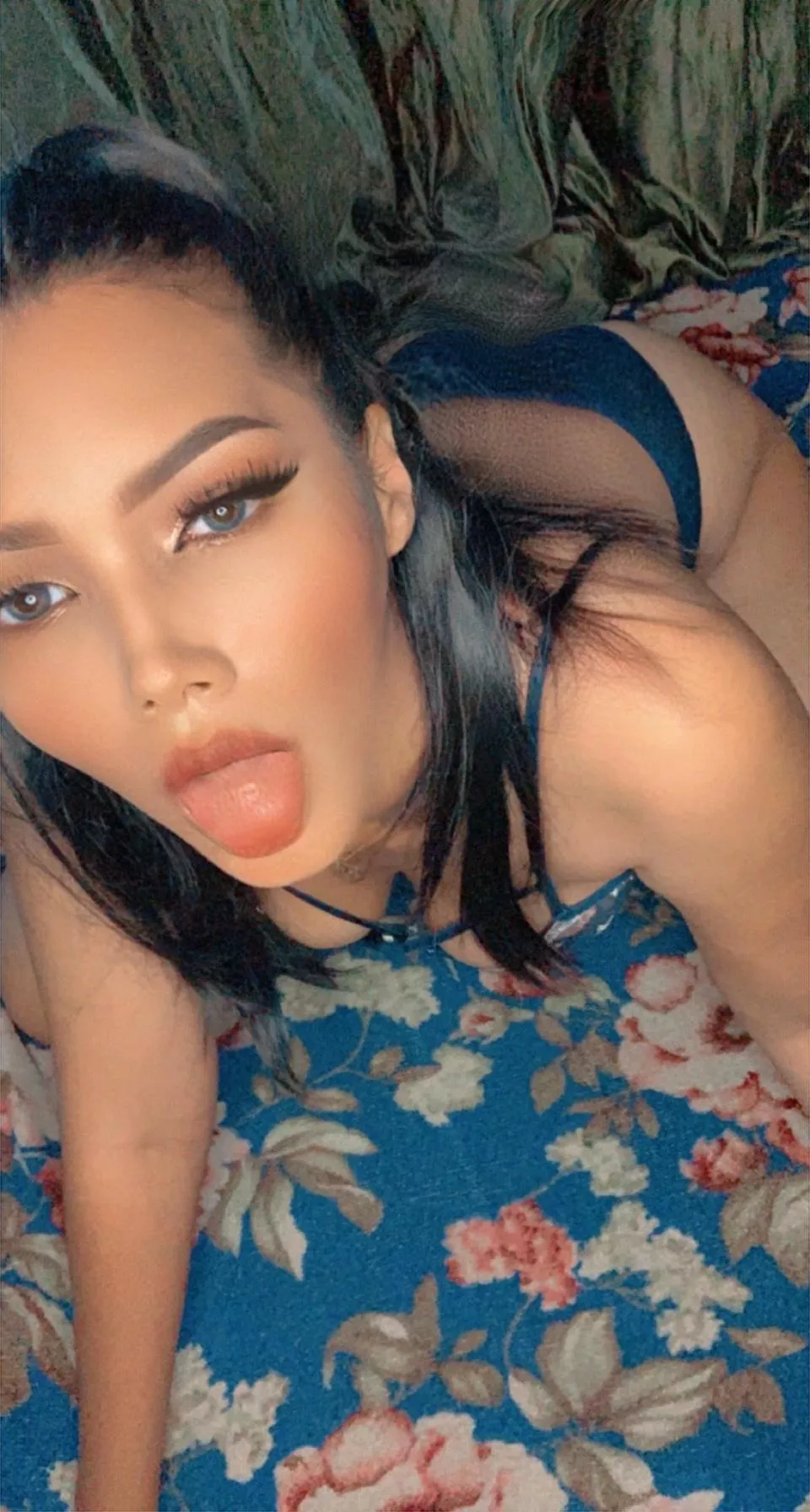 I am waiting for you to cum in my face posted by snugglescute