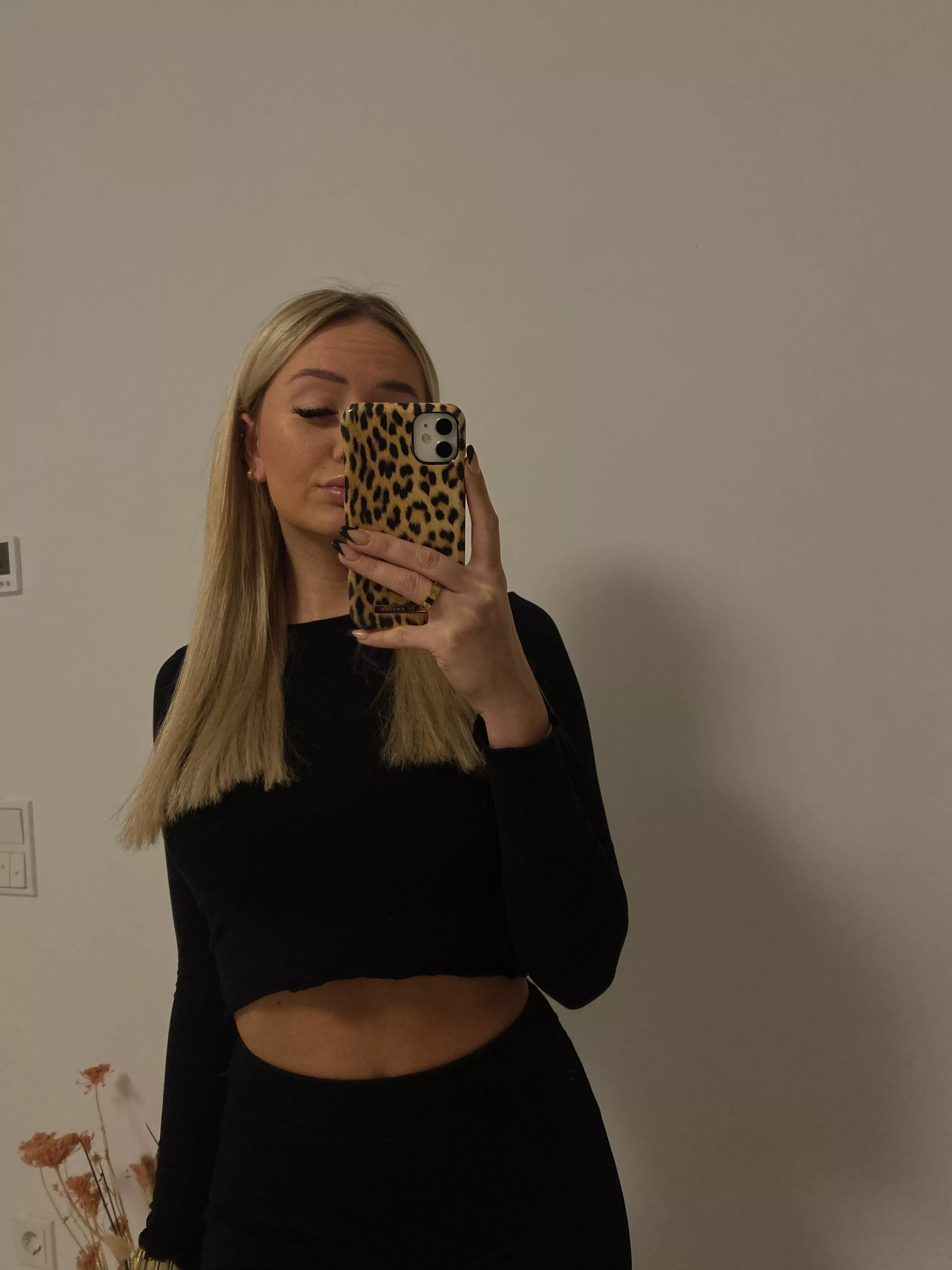 I badly wanna see someone lick my titties 🥺will you? posted by ellifairy69